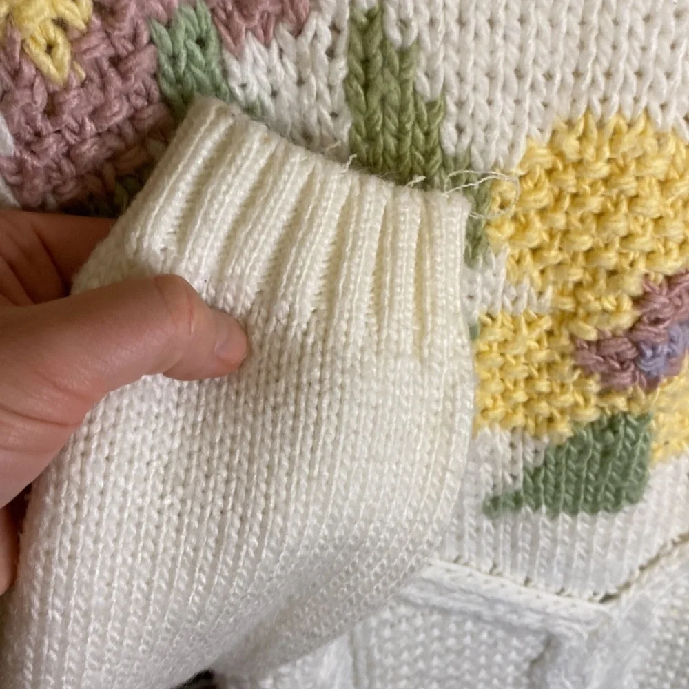 Andrew St.John Vintage Knit Sweater with Floral Design Size L - Picture 8 of 12